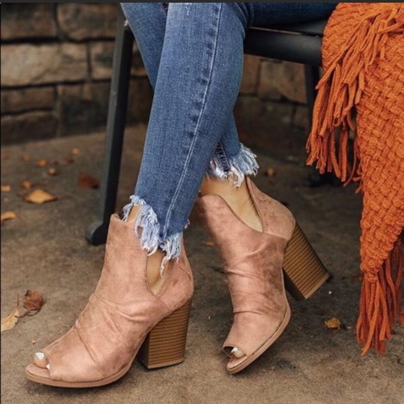 Super cute Peep Toe Booties - Picture 2 of 4